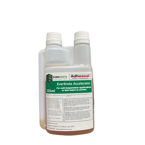 EverKrete Accelerator 225ml/20ml bottles: accelerates EverKrete 102 resin cure to 15min in -18°C concrete repairs.